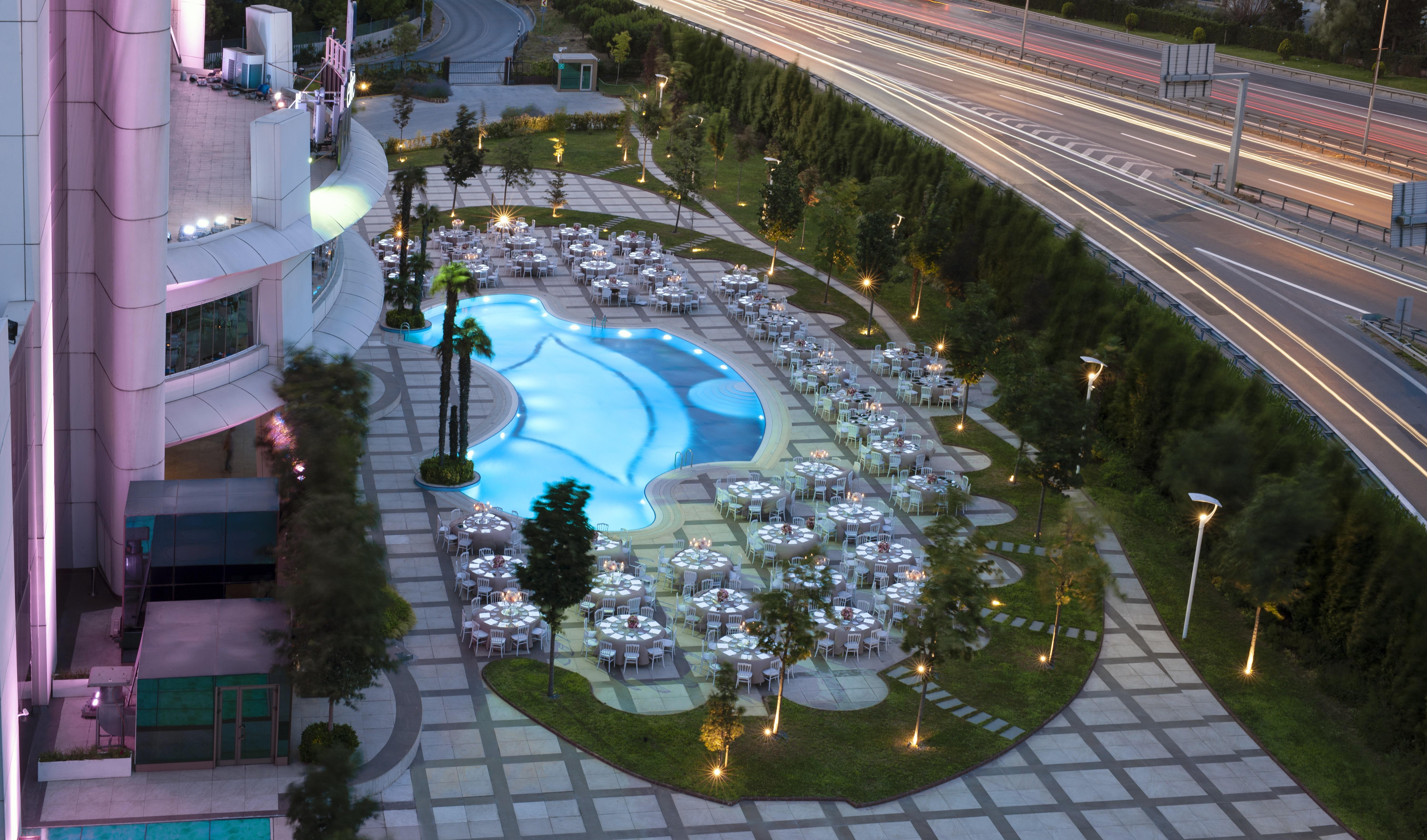 Hotel Elite World Grand Istanbul Basin Ekspres Zewnętrze zdjęcie The pool at the hotel