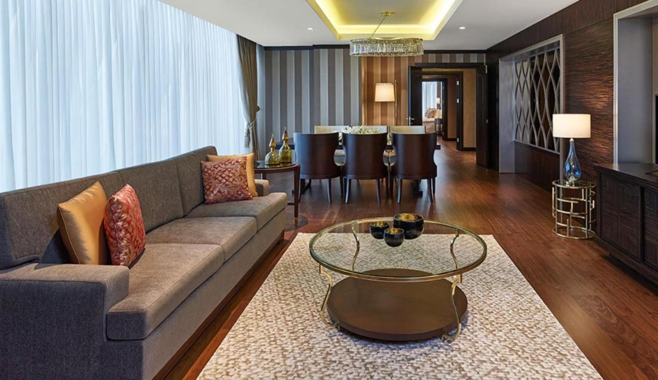 Hotel Elite World Grand Istanbul Basin Ekspres Zewnętrze zdjęcie A living room in a suite at the Ritz-Carlton, Istanbul