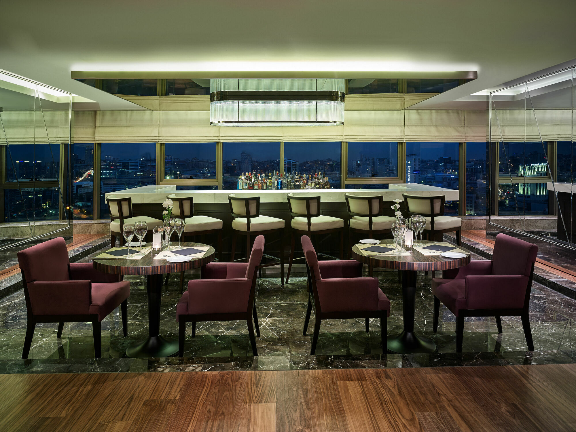 Hotel Elite World Grand Istanbul Basin Ekspres Zewnętrze zdjęcie The bar at the 39th floor